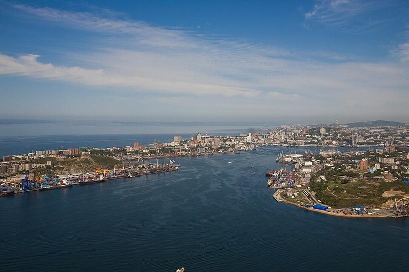 Бухта Золотой Рог, вид в сторону Эгершельда